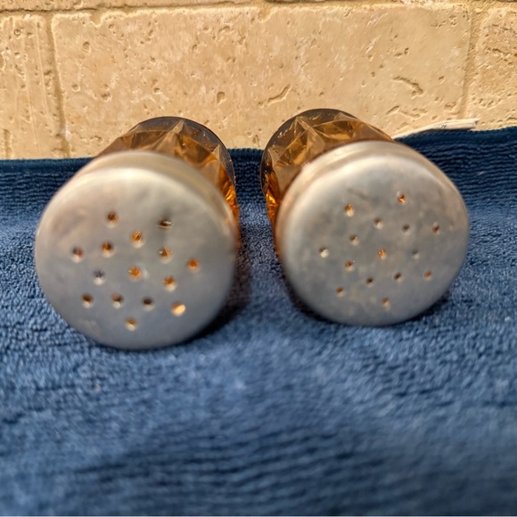 Jeannette Pink Windsor Diamond Salt & Pepper Shakers. 
Vintage - 1930’s - Picture 2 of 4